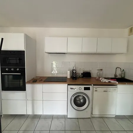 T3 Calme Et Securise Avec Terrasse - Fr-1-239-1141 *